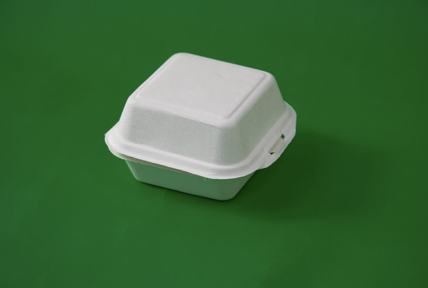 下面讲一讲一次性餐具设备须满足什么条件?